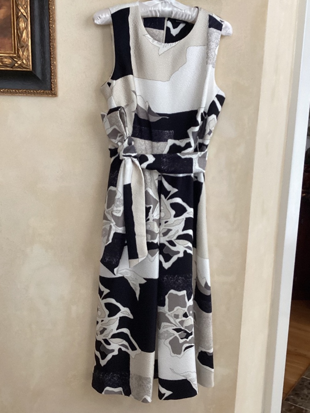 NATORI JACQUARD CREAM BLACK TAN SLEEVELESS MIDI DRESS SIZE 4